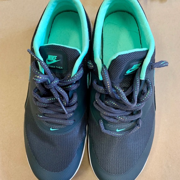 Women’s Air Max Thea Nike’s - Picture 4 of 8